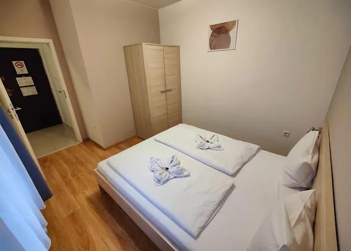 Corvin Plaza Apartments & Suites